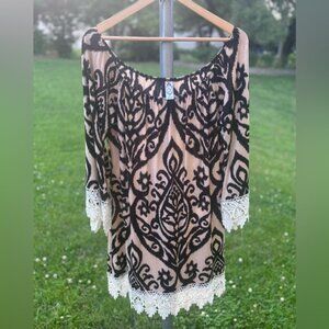2 B Together Elegant Black and Tan With Cream Lace Trim Dress Top. Size L.